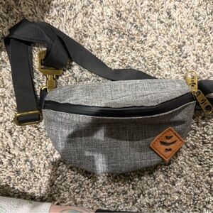 REVELRY AMIGO HIP PACK CROSSHATCH GREY